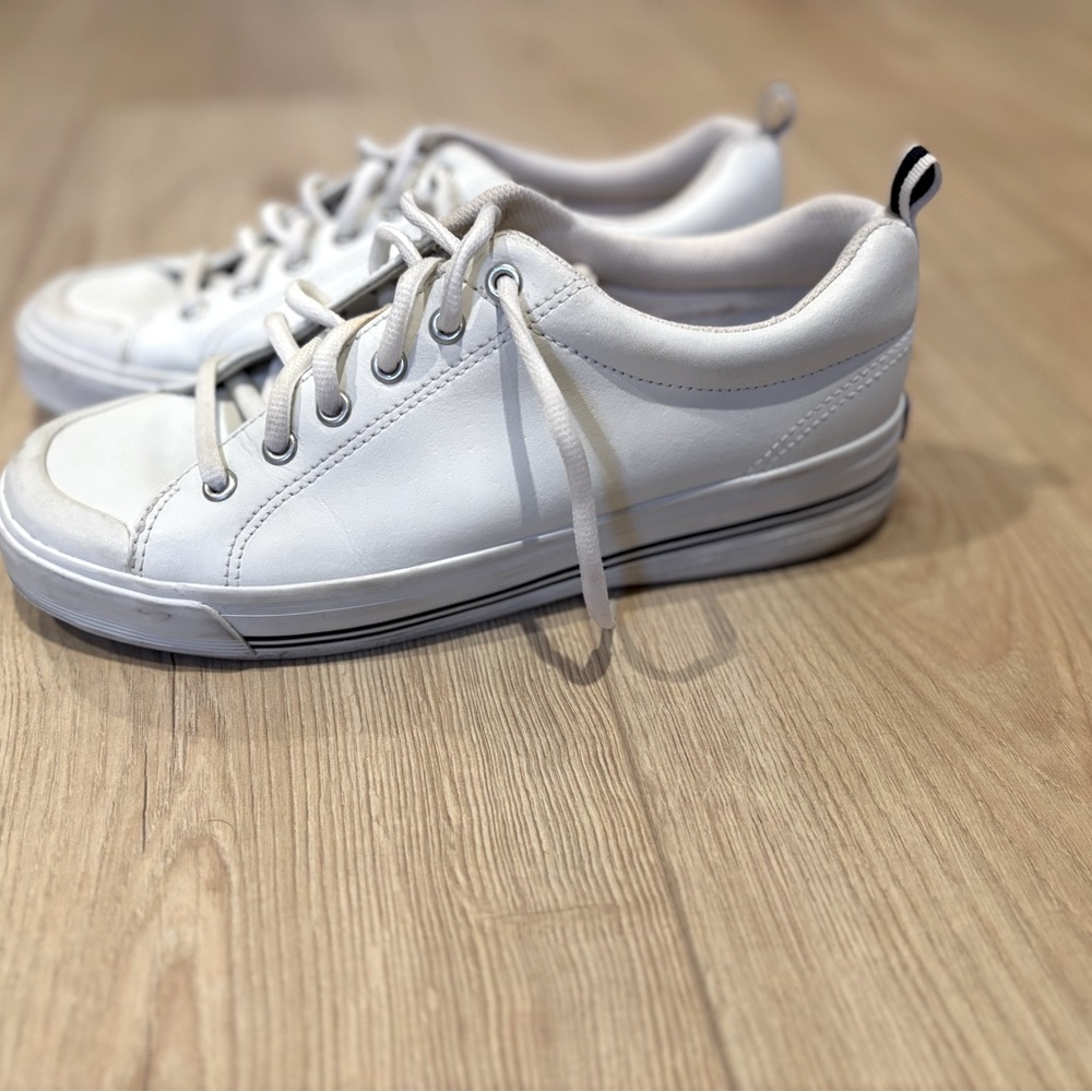 Ladies Keds leather tennis shoes